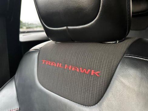 Used 2016 Jeep Cherokee Trailhawk AWD/4WD image 31