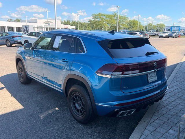 Certified 2024 Volkswagen Atlas Cross Sport SEL Premium R-Line AWD/4WD image 4
