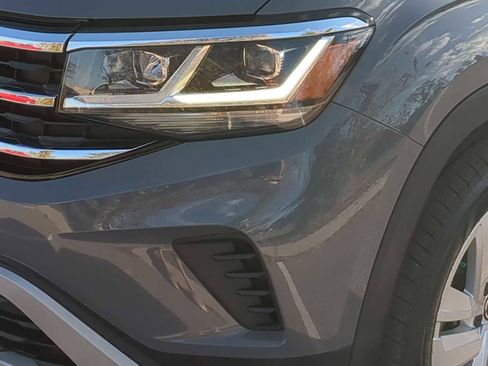 Used 2022 Volkswagen Atlas Cross Sport SE image 11