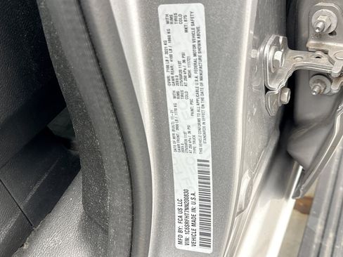 Used 2022 RAM 1500 Limited AWD/4WD image 11