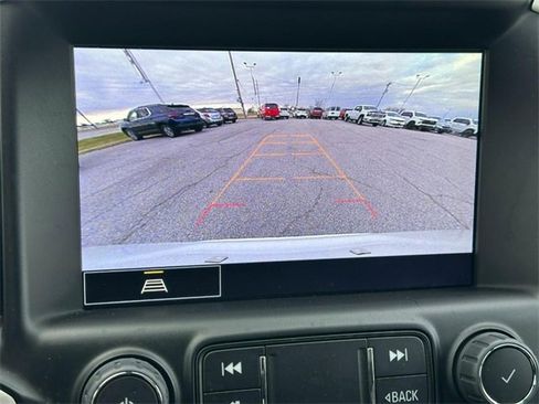 Used 2024 GMC Terrain SLT image 23