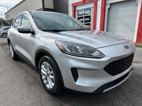 Used 2020 Ford Escape SE FWD image 3