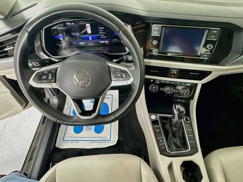 Used 2023 Volkswagen Jetta SE FWD image 12
