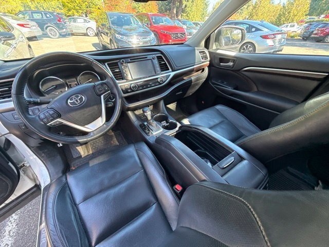 Used 2016 Toyota Highlander Limited Platinum AWD/4WD image 6