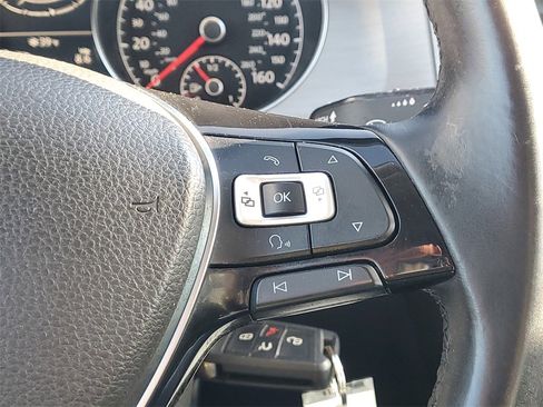 Used 2015 Volkswagen Golf S image 16