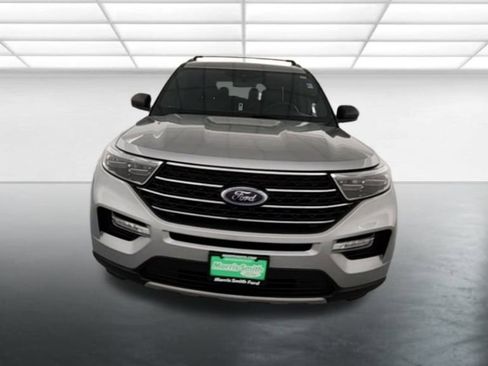 Used 2020 Ford Explorer XLT w/ Equipment Group 202A image 2