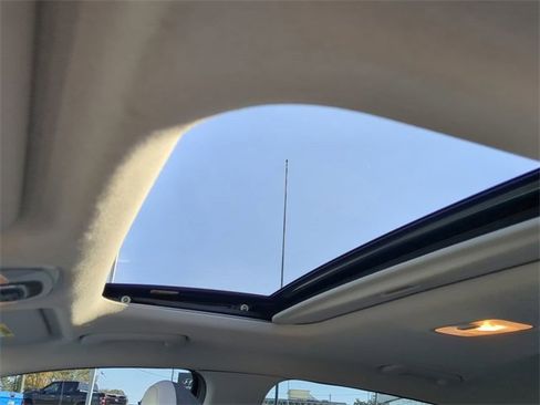 Used 2023 Hyundai Elantra Limited w/ Preferred Accessory Package image 18