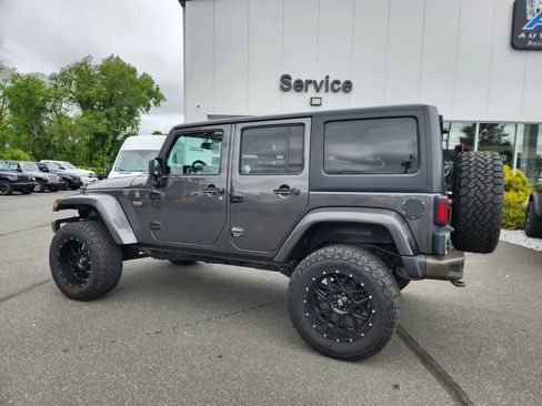 Used 2016 Jeep Wrangler Unlimited Sahara image 9