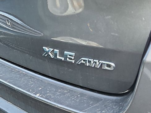 Used 2019 Toyota Highlander XLE AWD/4WD image 10