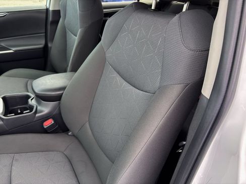 Used 2025 Toyota RAV4 XLE AWD/4WD image 19