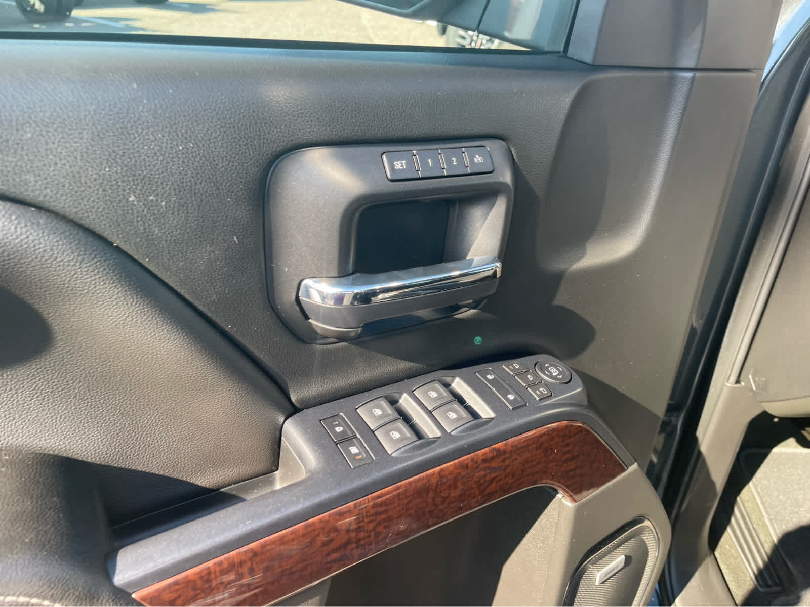 Used 2018 GMC Sierra 1500 SLT AWD/4WD image 11