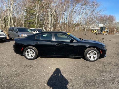 Used 2020 Dodge Charger SXT RWD image 4