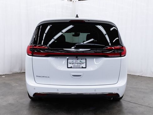 New 2026 Chrysler Pacifica Select FWD image 5
