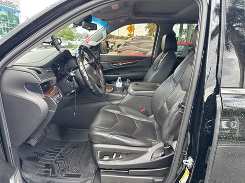 Used 2020 Cadillac Escalade ESV Luxury RWD image 4