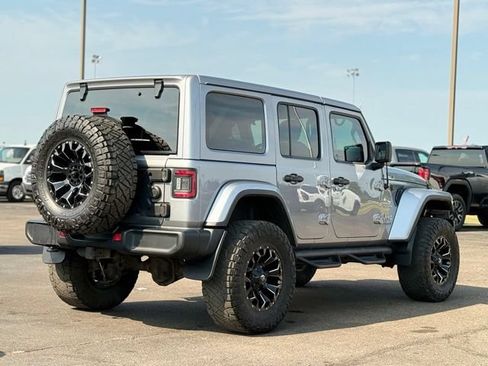Used 2018 Jeep Wrangler Unlimited Sahara w/ Dual Top Group AWD/4WD image 26