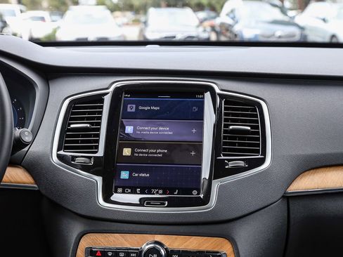 Used 2025 Volvo XC90 B6 Plus image 14