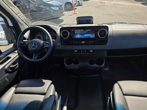Used 2025 Mercedes-Benz Sprinter 2500 image 9