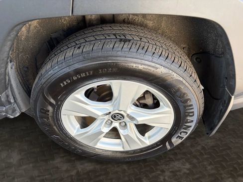 Used 2021 Toyota RAV4 LE AWD/4WD image 34