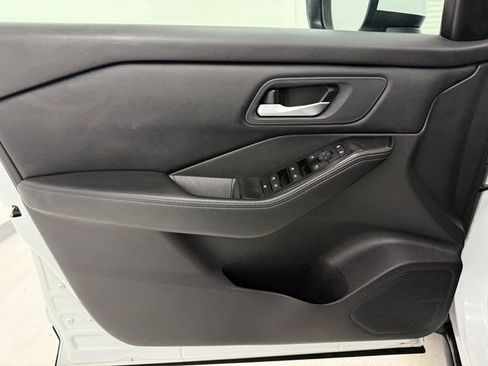 Used 2024 Nissan Rogue SV FWD image 30