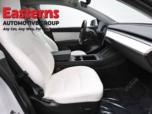 Used 2022 Tesla Model Y Long Range image 18