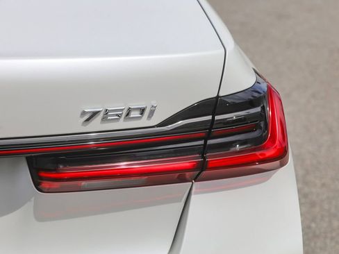 Certified 2022 BMW 750i xDrive w/ Autobahn Package AWD/4WD image 7