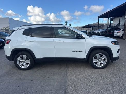 Used 2022 Jeep Compass Latitude FWD image 4