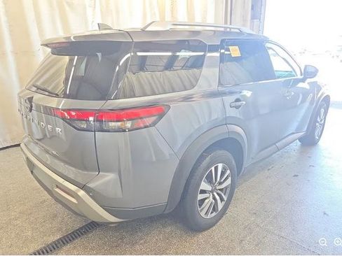 Used 2023 Nissan Pathfinder SL image 2
