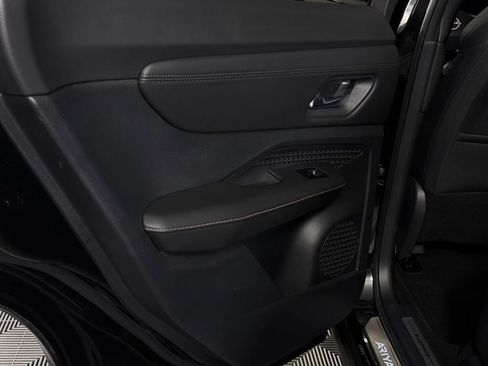 Used 2023 Nissan Ariya AWD image 25