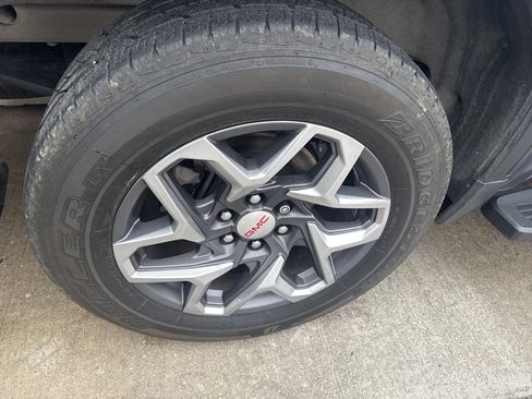 Used 2022 GMC Sierra 1500 SLT image 3