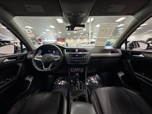 Used 2022 Volkswagen Tiguan SE image 25