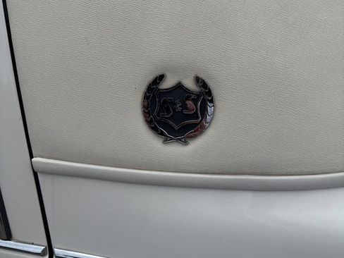 Used 1995 Cadillac Fleetwood Brougham image 21