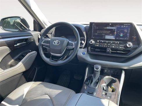 Used 2022 Toyota Highlander Limited image 10