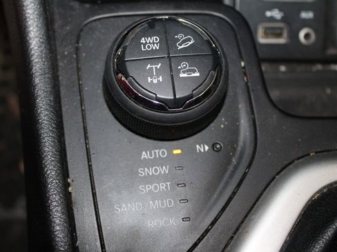 Used 2017 Jeep Cherokee Trailhawk w/ Comfort/Convenience Group image 29