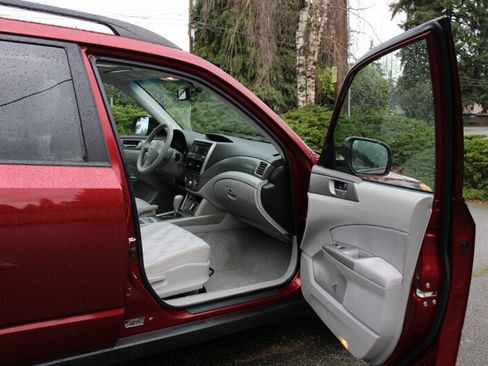 Used 2010 Subaru Forester 2.5X Premium w/ Popular Equipment Group 5B image 14