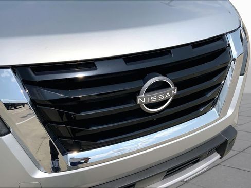 Used 2025 Nissan Pathfinder SL FWD image 29