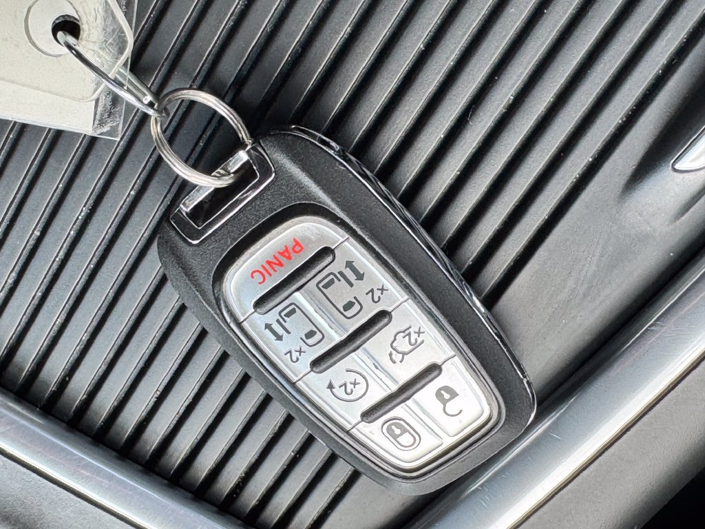 Used 2024 Chrysler Pacifica Touring-L FWD image 32