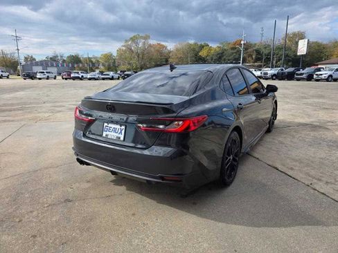 Used 2025 Toyota Camry SE image 6