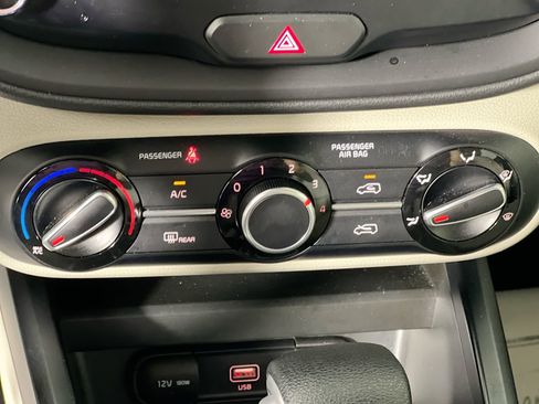 Certified 2025 Kia Soul LX w/ LX Technology Package image 24