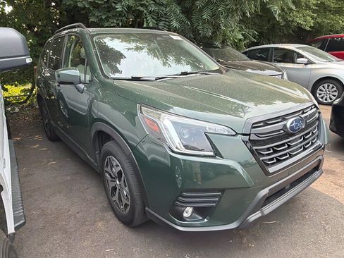 Used 2024 Subaru Forester Premium AWD/4WD image 2