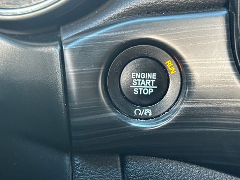 Used 2019 Jeep Grand Cherokee Laredo w/ Laredo X Package image 34