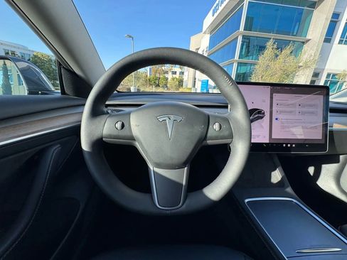 Used 2023 Tesla Model 3 Standard Range image 16