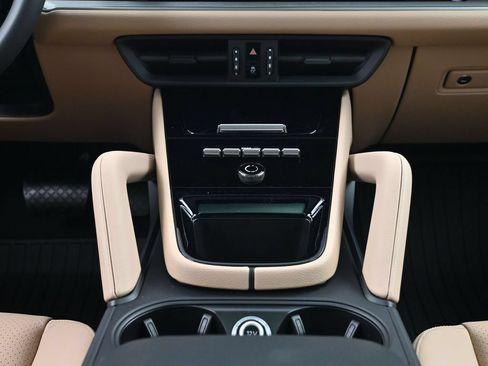 Certified 2026 Porsche Cayenne AWD/4WD image 10