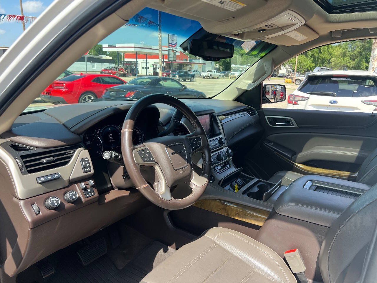 Used 2017 GMC Yukon Denali w/ Open Road Package AWD/4WD image 11