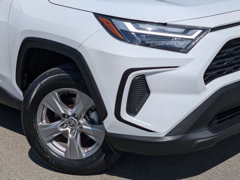 Used 2025 Toyota RAV4 XLE AWD/4WD image 10