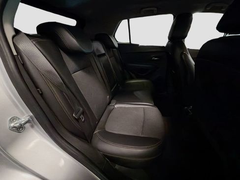 Used 2019 Chevrolet Trax LT w/ LT Convenience Package FWD image 23