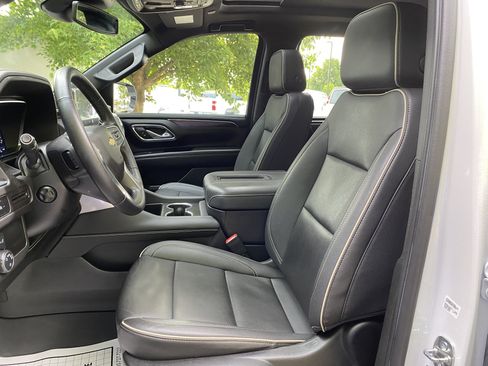 Used 2023 Chevrolet Suburban Premier AWD/4WD image 16