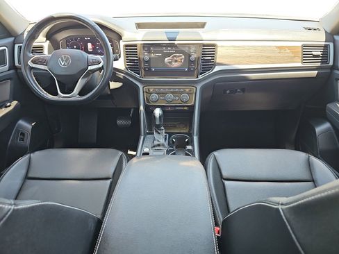 Used 2023 Volkswagen Atlas SE w/ Panoramic Sunroof Package FWD image 9