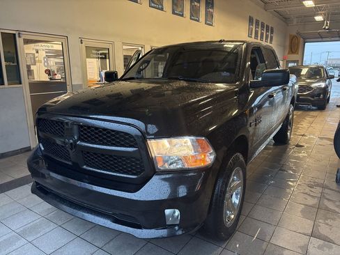 Used 2016 RAM 1500 Express RWD image 2
