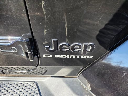 Used 2021 Jeep Gladiator Overland image 32