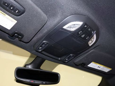 Used 2025 Chrysler Pacifica Limited FWD image 25